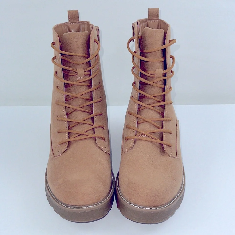 Boot - Picture 2 of 4